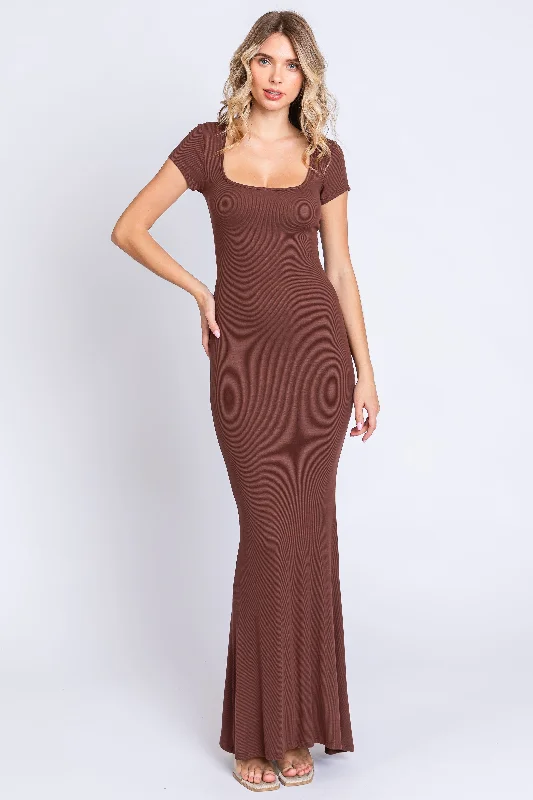 Brown Ribbed Scoop Neck Maxi Dress Elegant Maxi Dress with Pockets