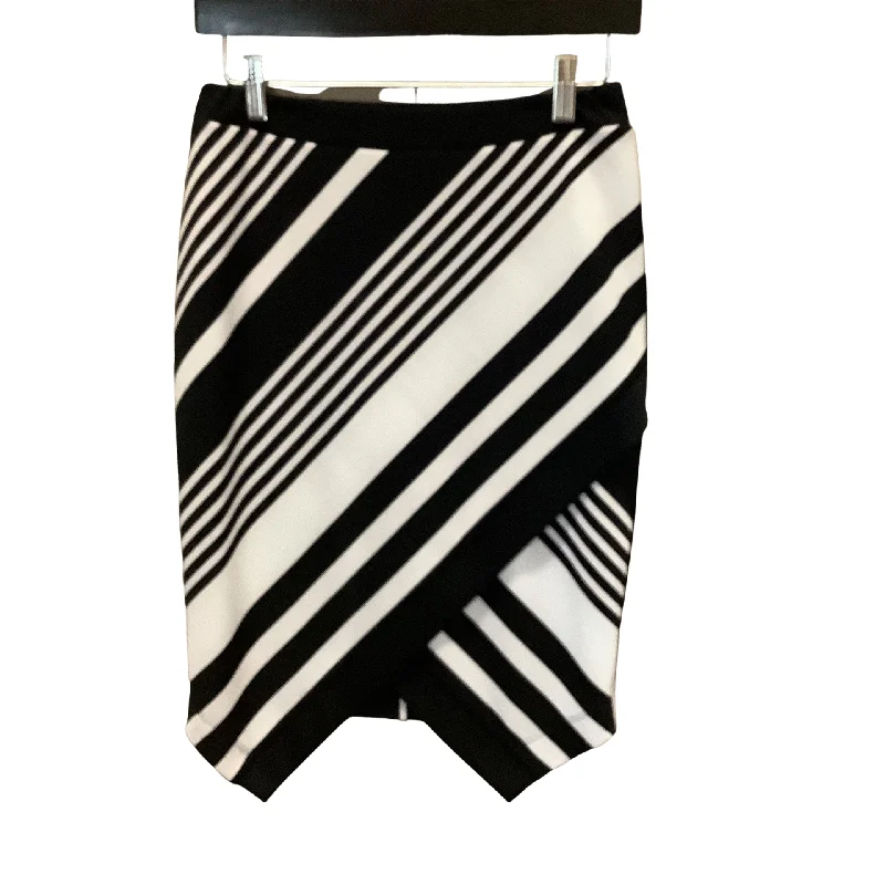 Joseph Ribkoff Women's Skirt Black Striped Size: 4 casual skirt length